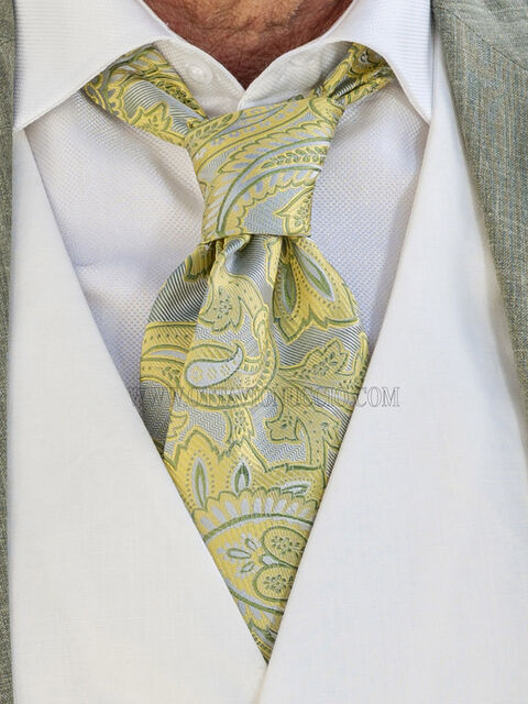 Cravatta in seta jacquard con disegno cashmere verde