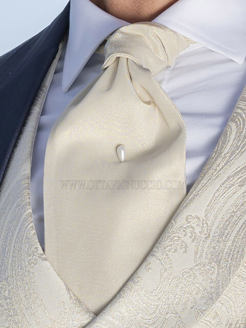 Ascot e fazzoletto oro