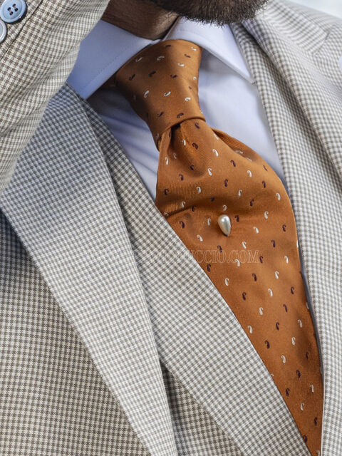 Cravatta in seta jacquard marrone con piccoli disegni cashmere